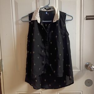 2/$10 Vintage Black Sleeveless Button-Up Blouse with White Collar Cross Print